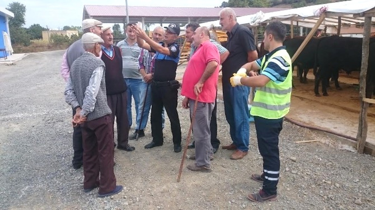 Polisten Kurban Pazarında \'Sahte Para\' Eğitimi