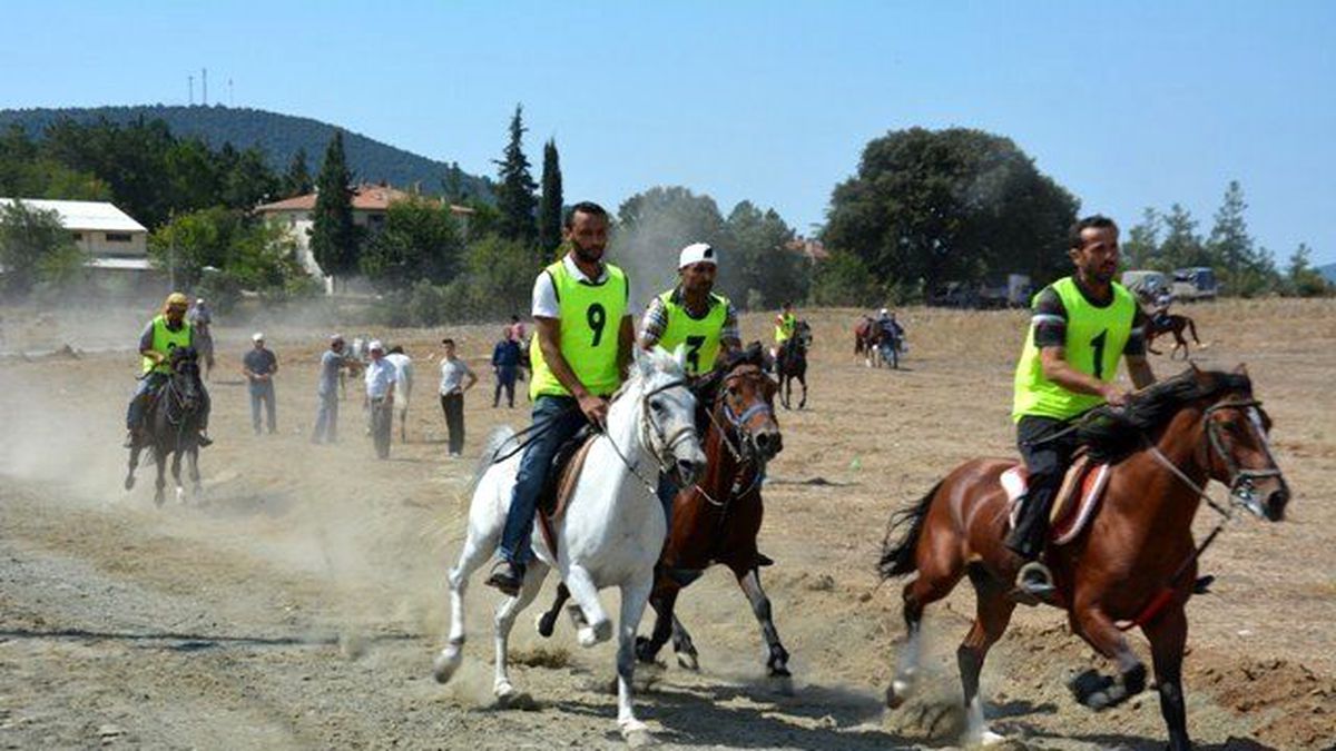 Orhaneli\'de "Rahvan At Yarışları" Yapıldı