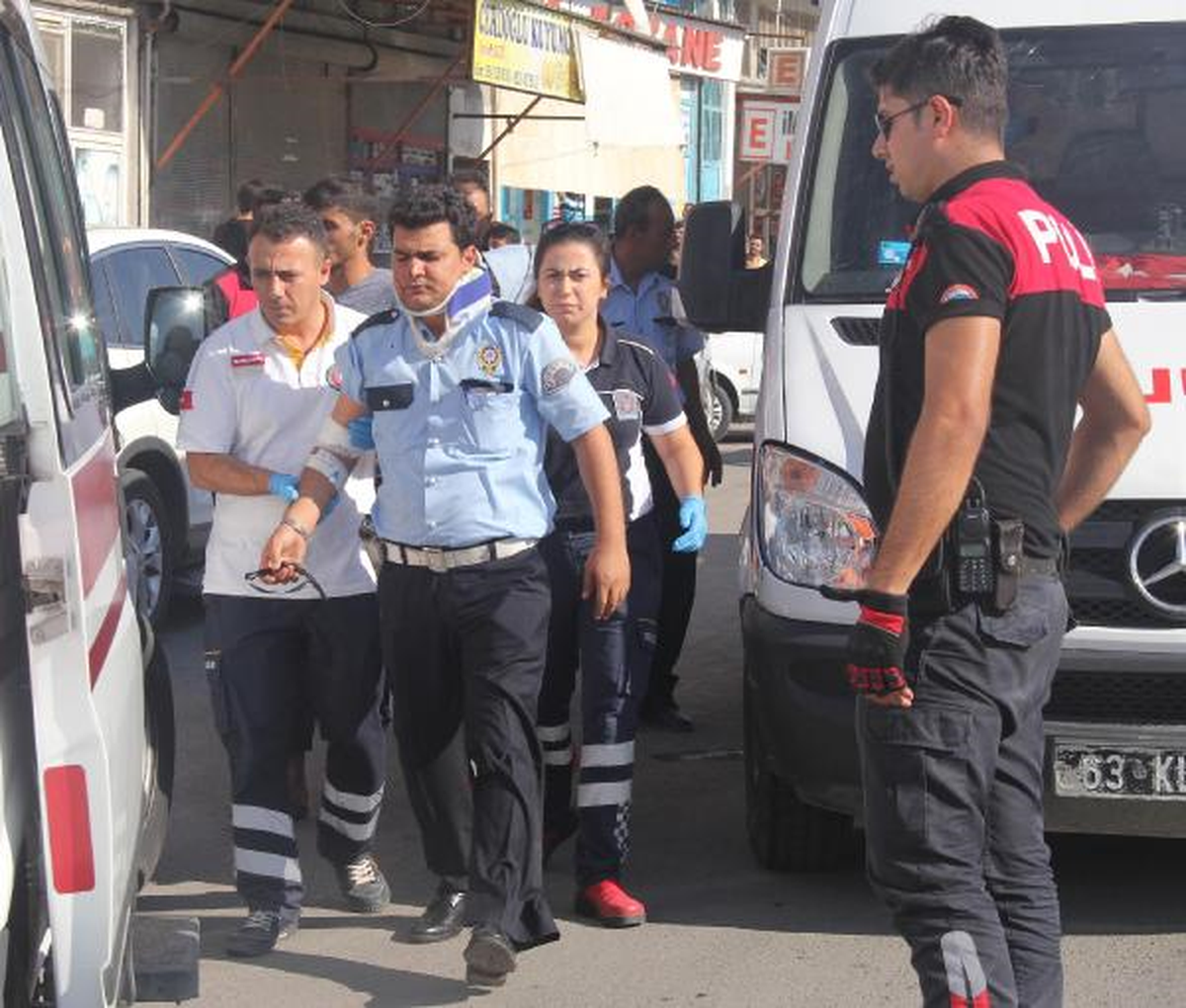 Şanlıurfa\'da Ekip Otosu Kamyonetle Çarpıştı: 3\'ü Polis, 4 Yaralı