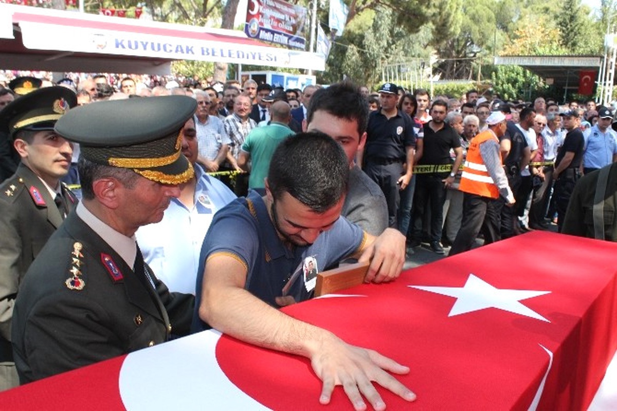 Şehit Astsubay Bahri Uçuş Toprağa Verildi