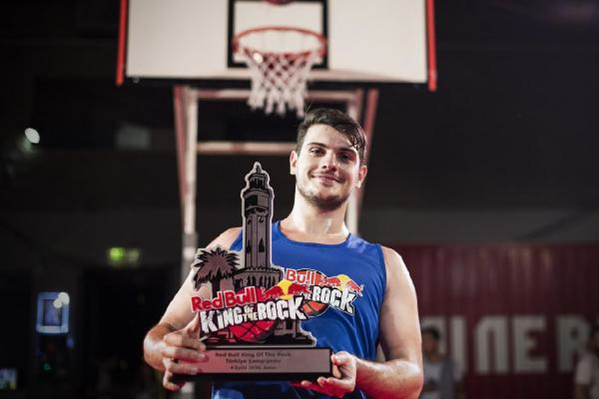 Sokak Basketbolunun Türkiye Şampiyonu İzmirli Doktor Adayı