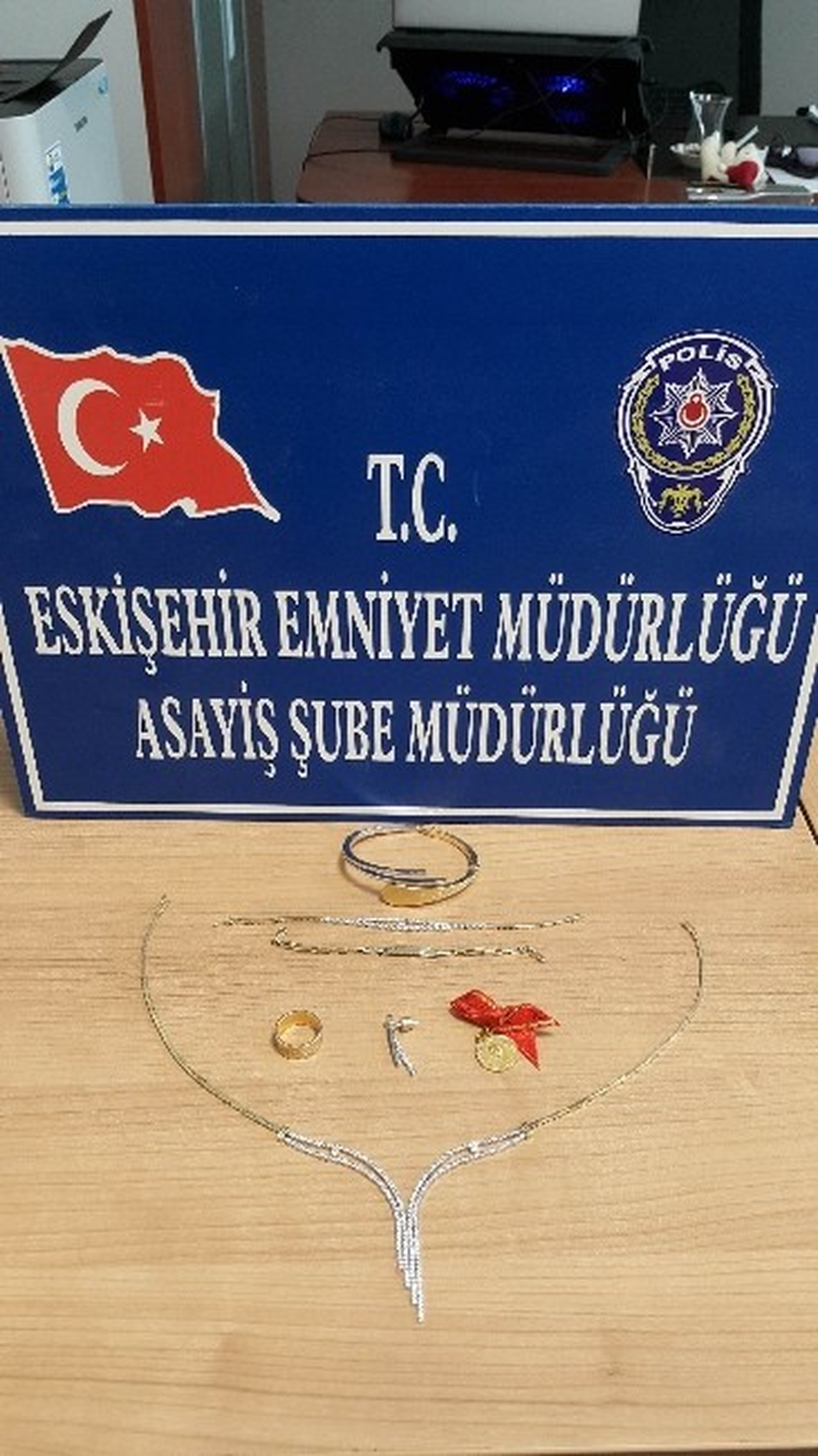 Suç Makinesi Bir Kadın ve Kız Çocuğu Yakayı Ele Verdi