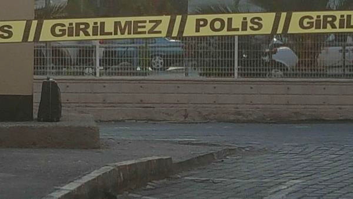 Şüpheli Valiz Fünye ile Patlatıldı