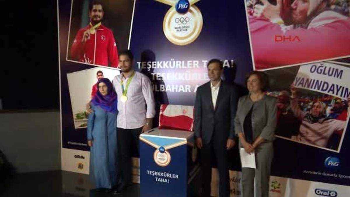 Taha Akgül Mayosunu Olimpiyatlar Sergisi\'ne Armağan Etti