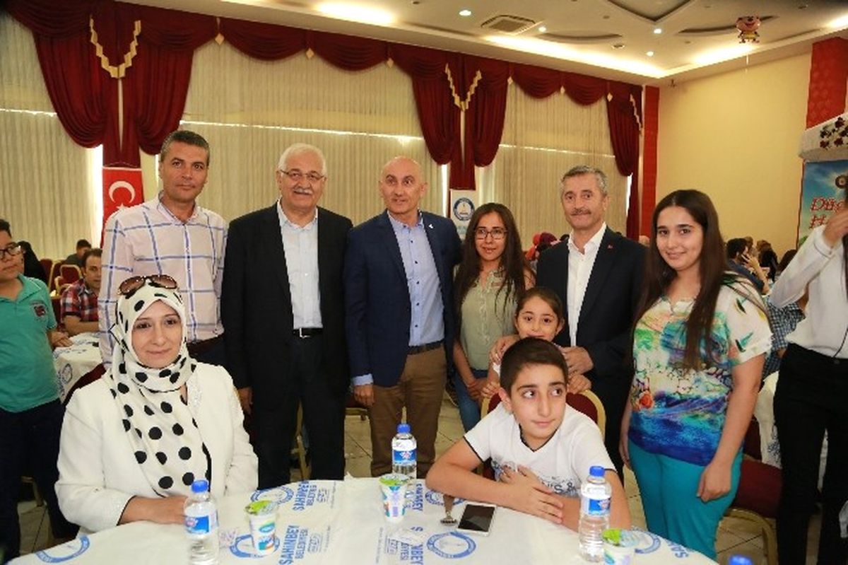 Tahmazoğlu, Öğrencilerle Yemekte Buluştu