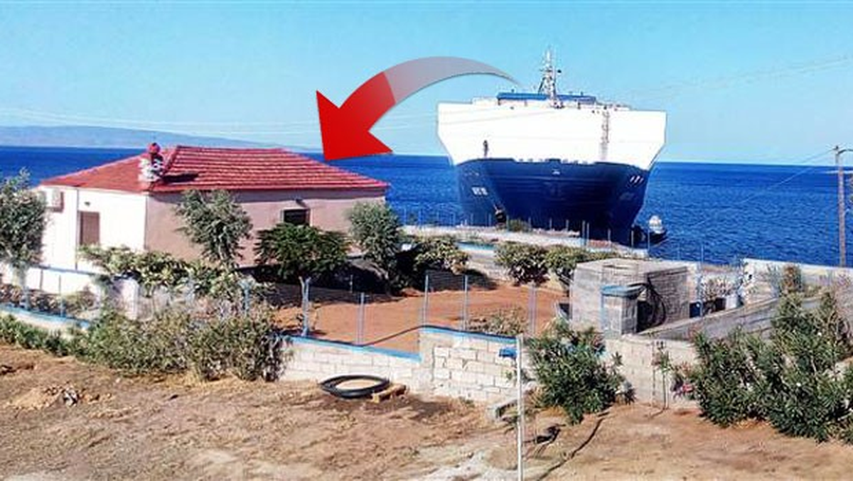 Türk Kargo Gemisi Yunanistan\'da Karaya Oturdu