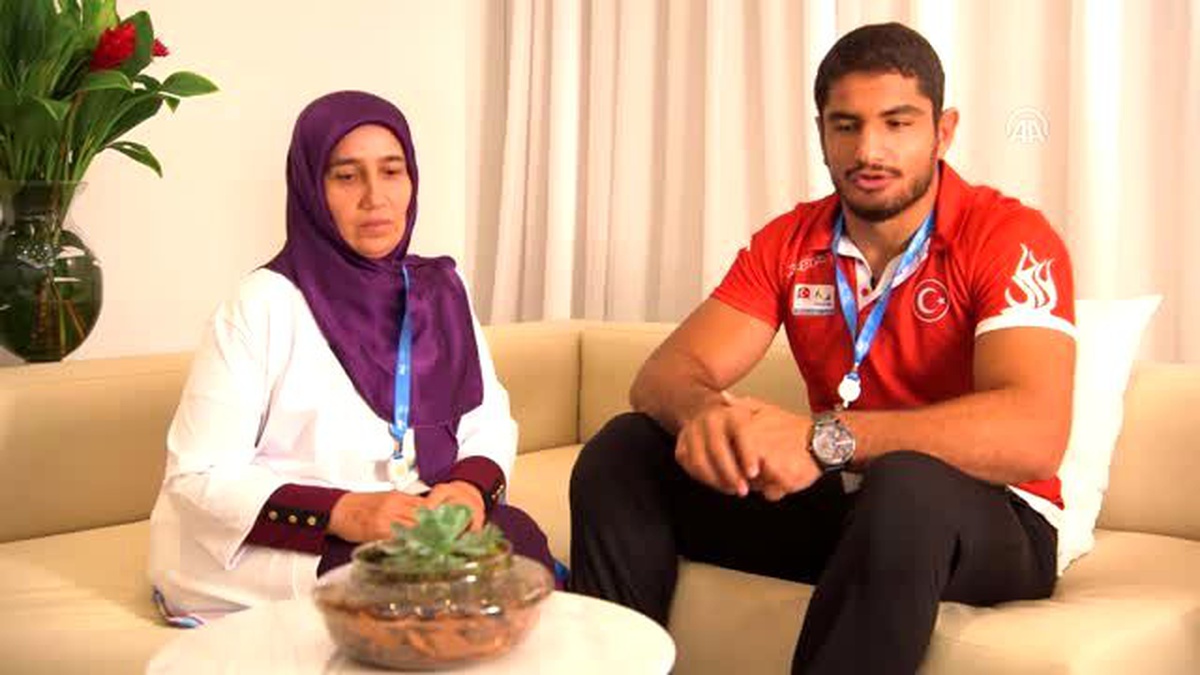 Taha Akgül Mayosunu Olimpiyatlar Sergisi\'ne Armağan Etti
