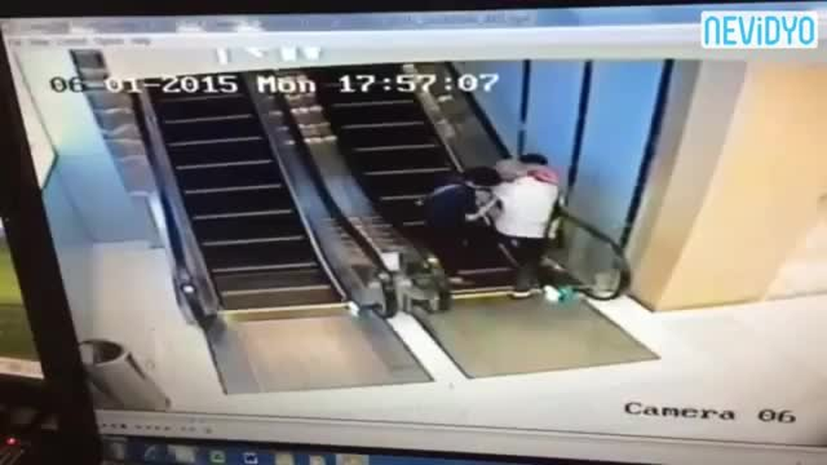 Yürüyen Merdivenle Adeta Güreştiler