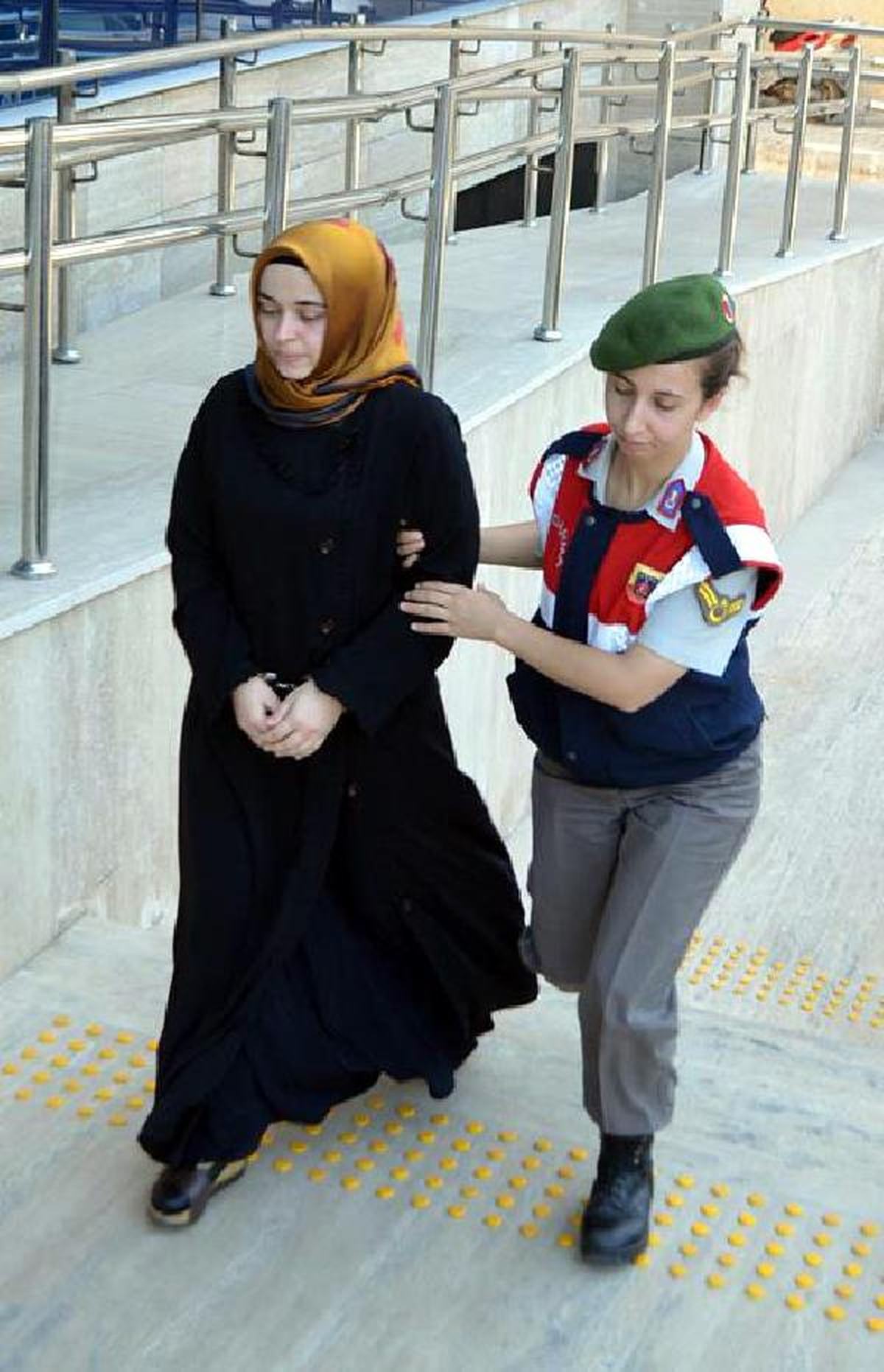 Zonguldak\'ta Fetö Soruşturmasında 12 Kişi Adliyede