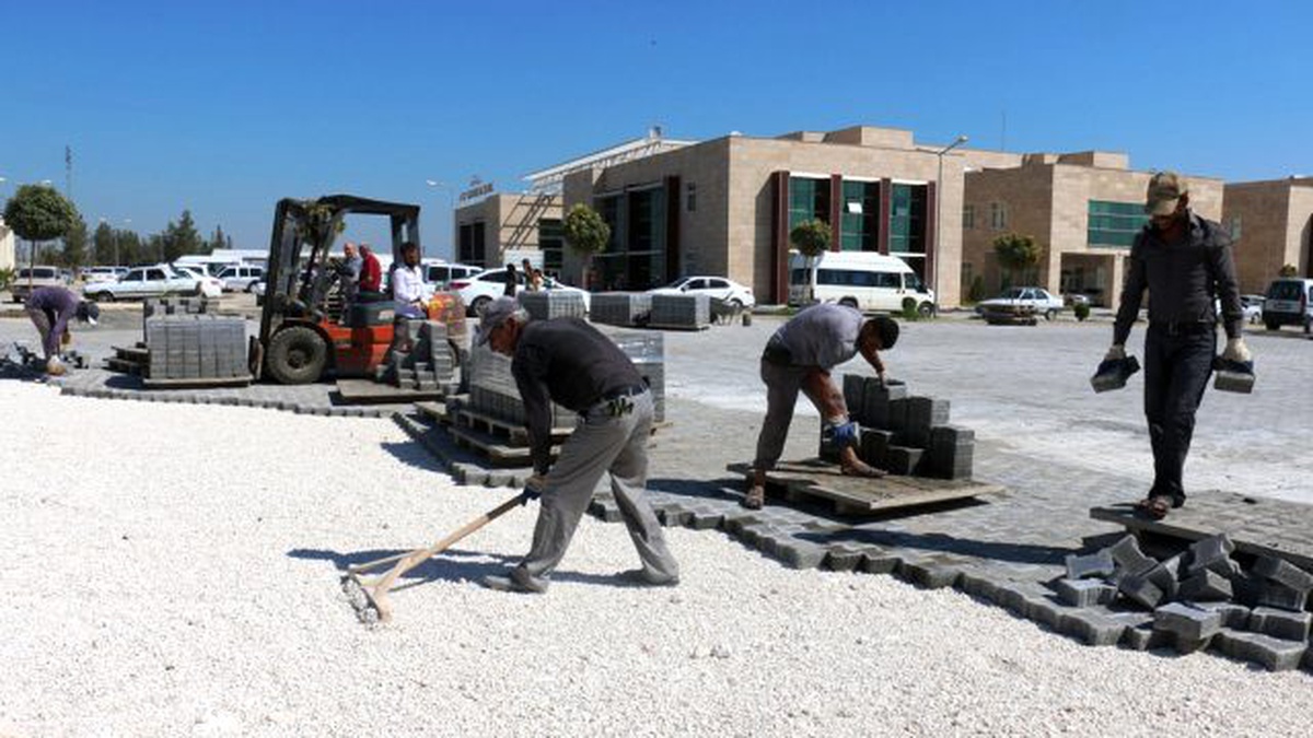 Akçakale\'de Hastane Bahçesine Çevre Düzenlemesi ve Park Alanı