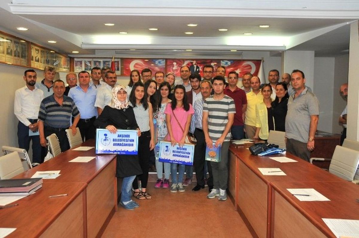 Akşehir Belediyesi Başarılı Öğrencileri Ödüllendirdi