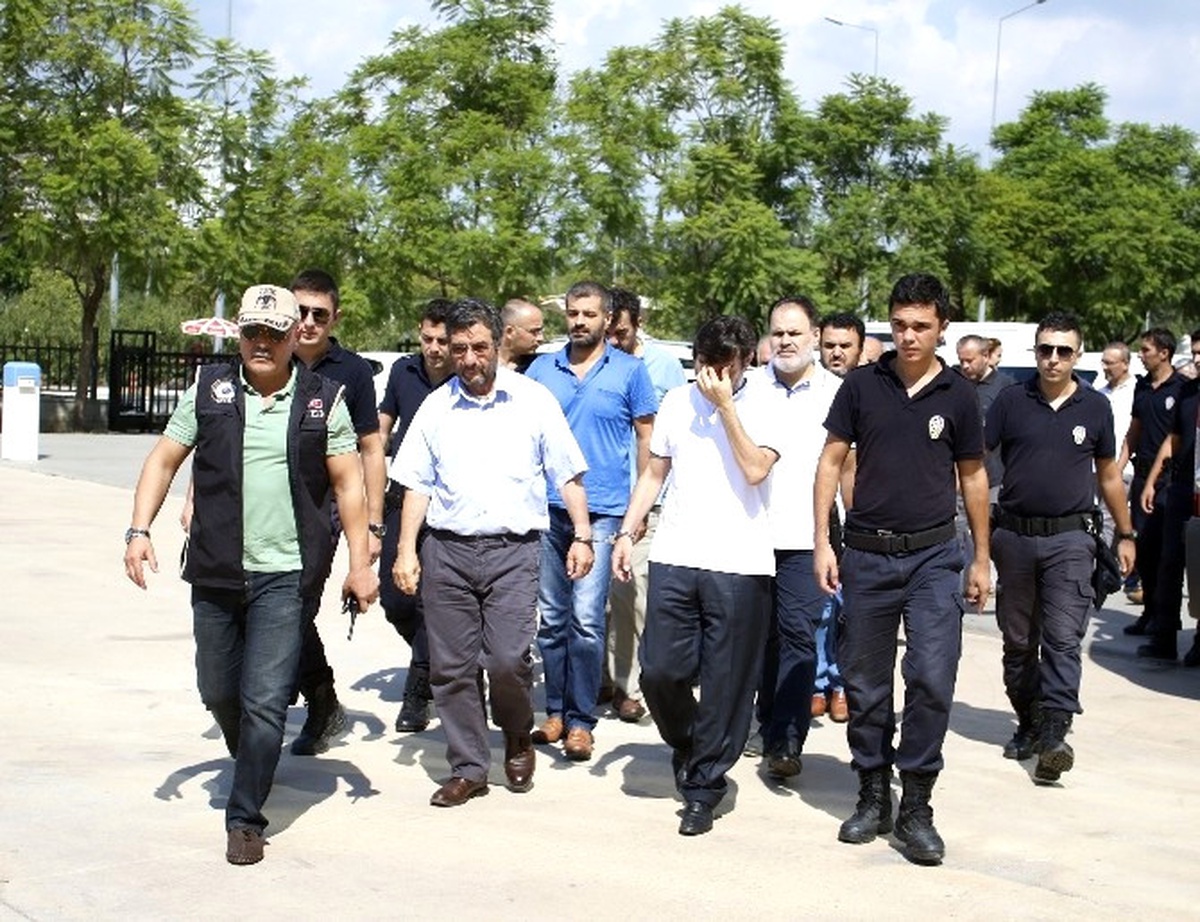 Antalya\'da Fetö\'den 16 Milli Eğitim Müfettişine Gözaltı