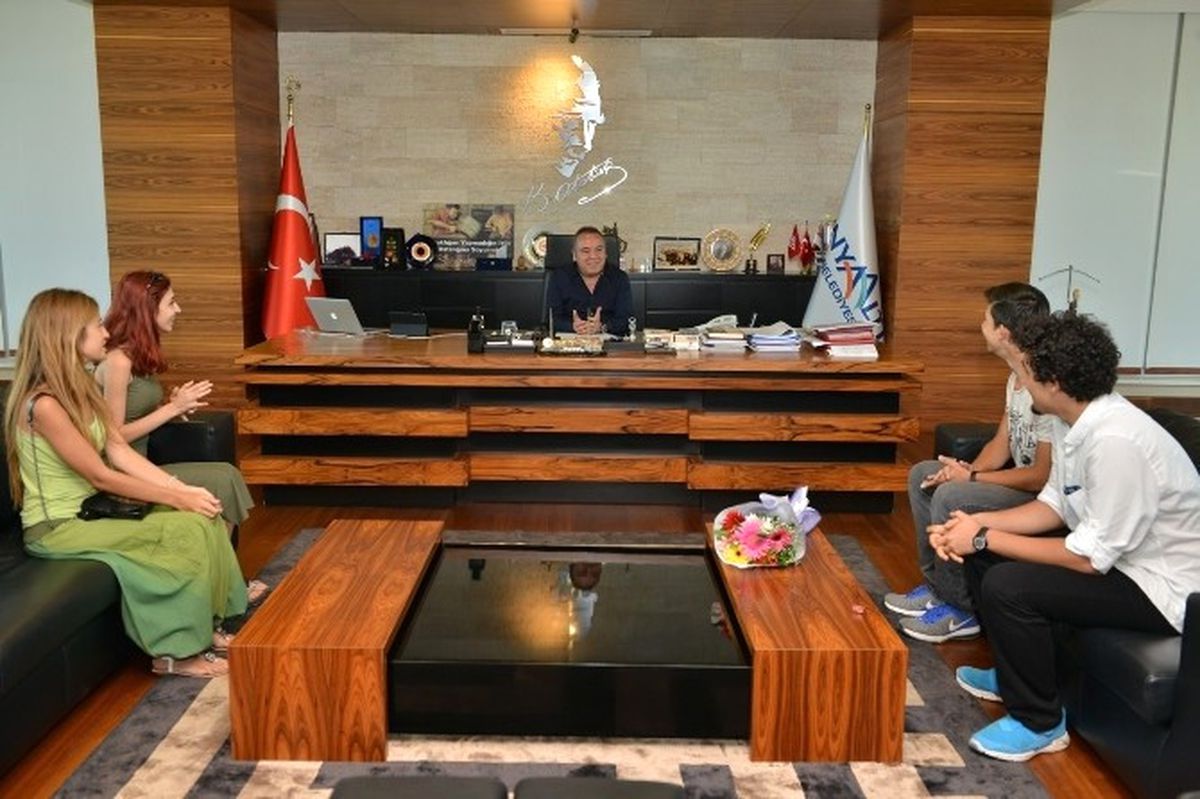 Başkan Böcek\'e Etüt Merkezi Teşekkürü