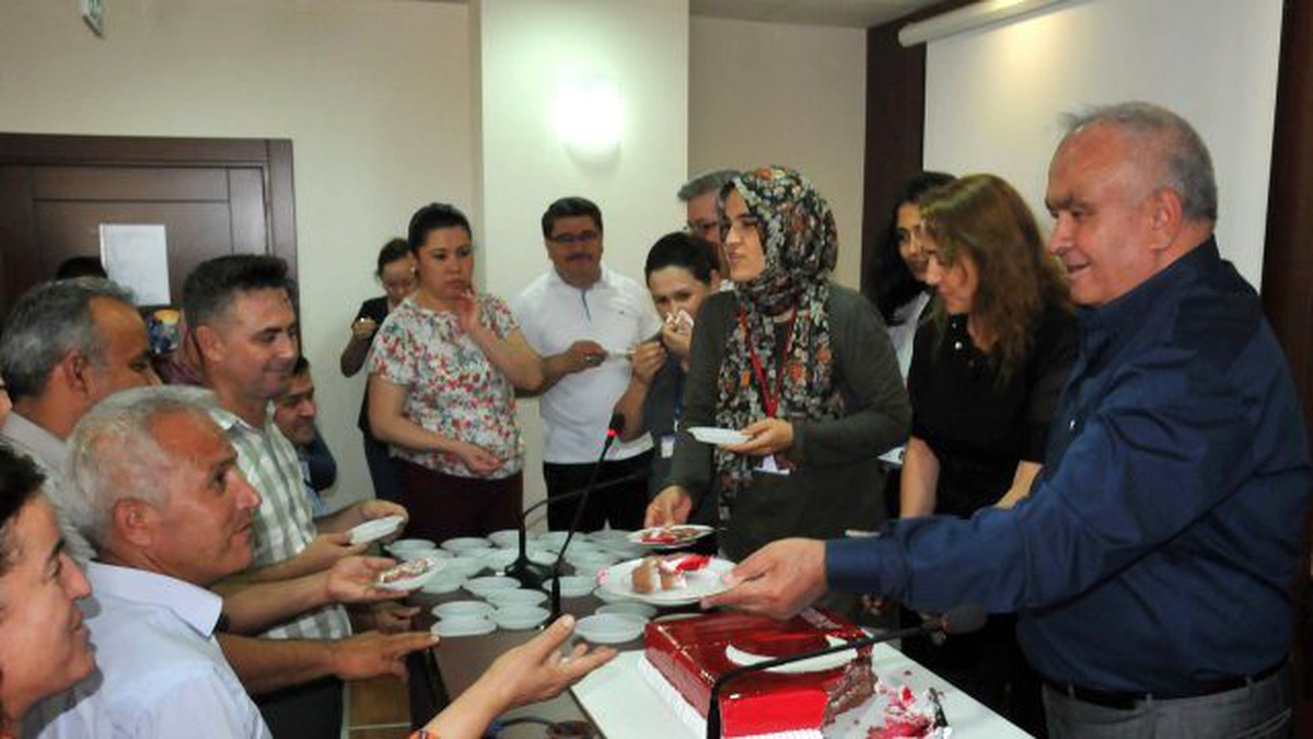 Belediye Çalışanlarından Başkana Sürpriz Kutlama