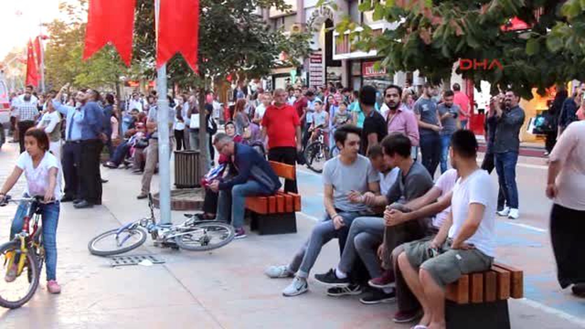 Bolu İntihara Kalkışan Gence \'Atlayacaksan Atla\' Diye Tepki Gösterdiler