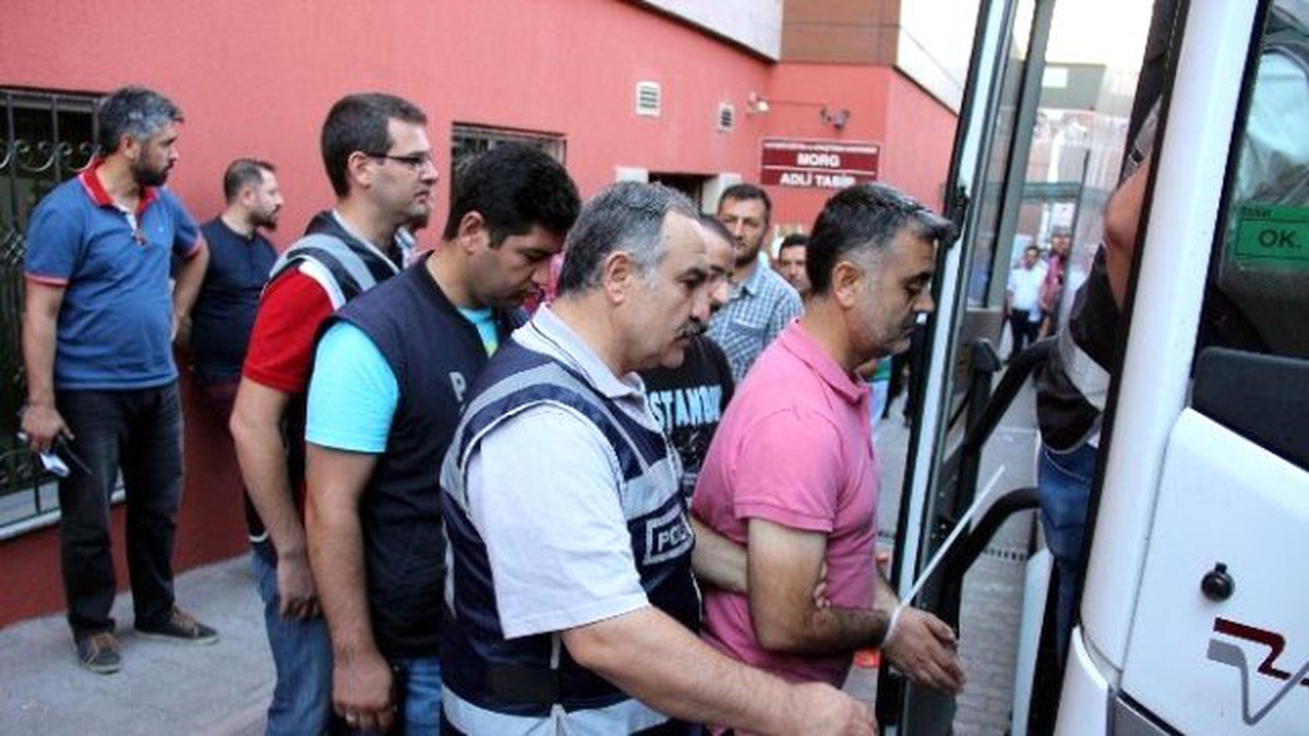 Kayseri\'de Bylock Kullanıcısı 33 Polis Tutuklandı
