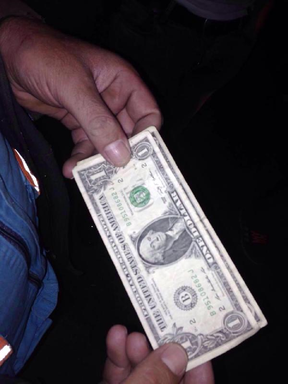 Çöp Konteynerindan 1 Dolarlar Çıktı