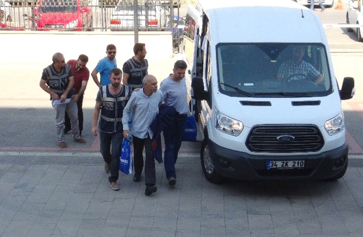 Edirne\'de Fetö/pdy\'den Gözaltına Alınan 5 Polis Adliyeye Sevk Edildi
