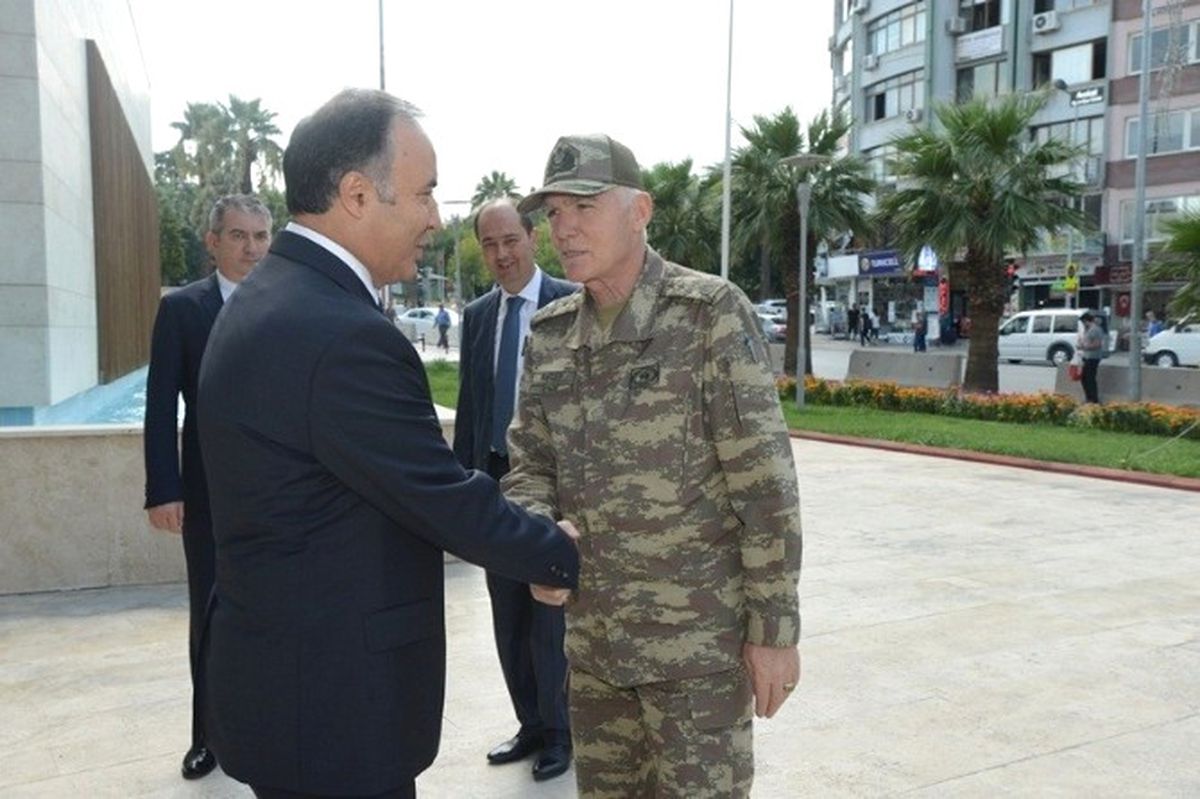 Ege Ordu Komutanı Orgeneral Recep\'ten Vali Altıparmak\'a Ziyaret