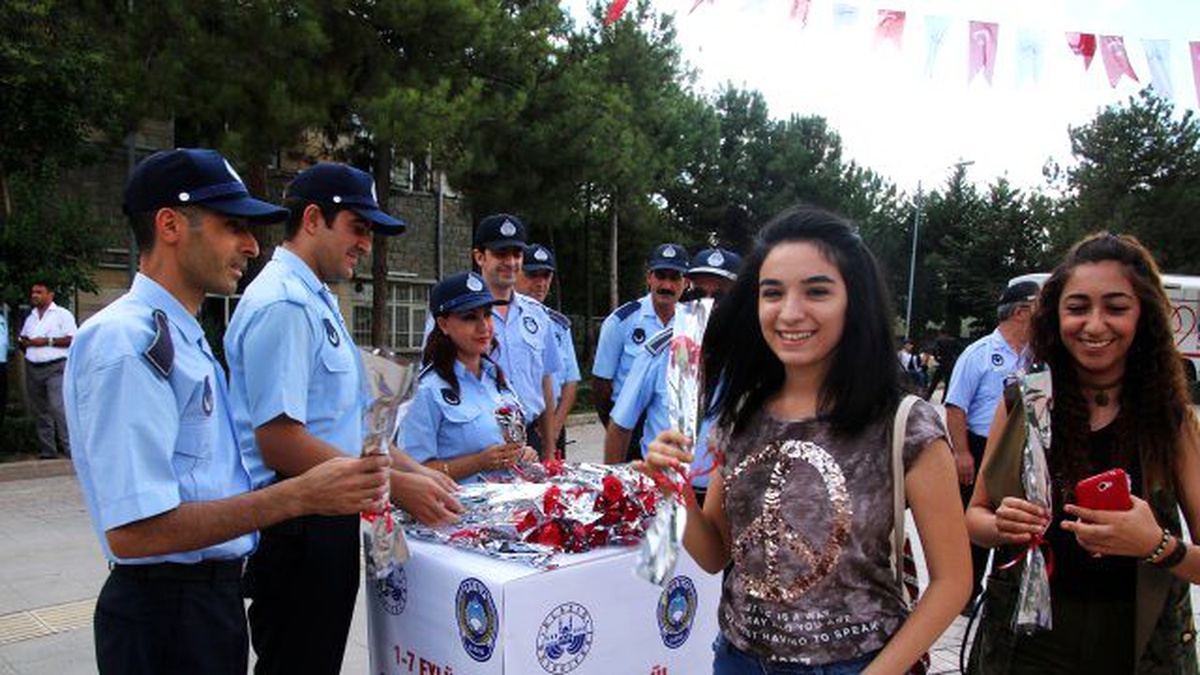 Elazığ Belediyesi Zabıta Ekiplerinden Anlamlı Kutlama