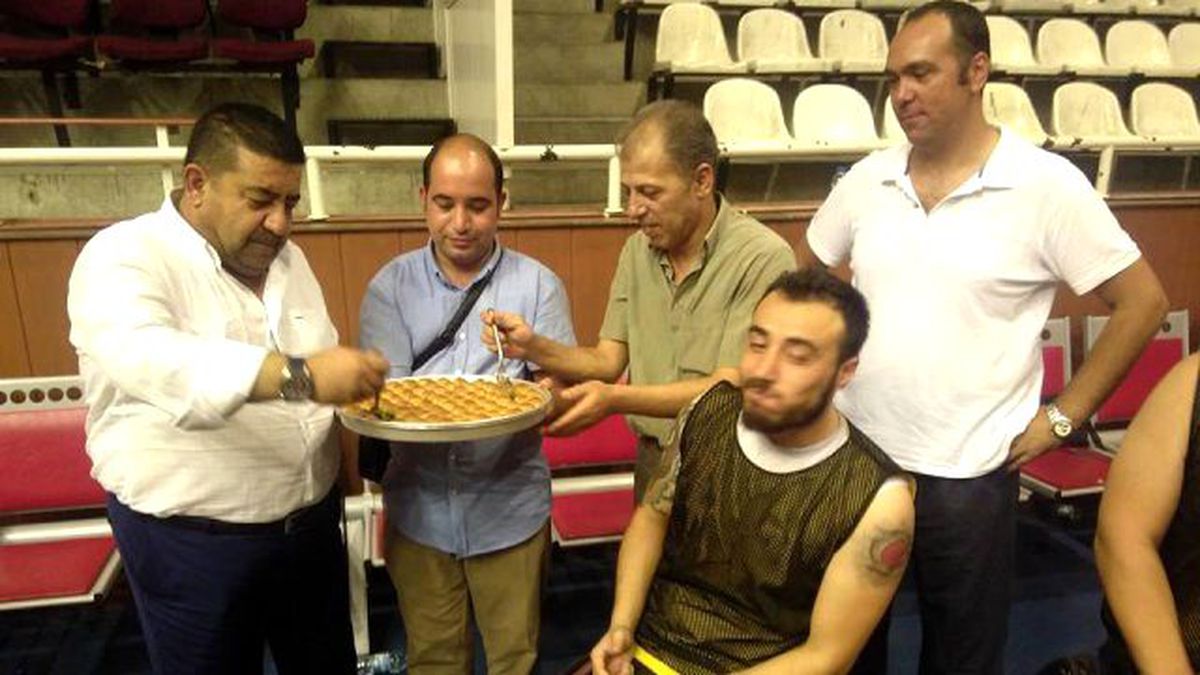 Engelli Basketçilere Yöneticilerden Tatlı Moral