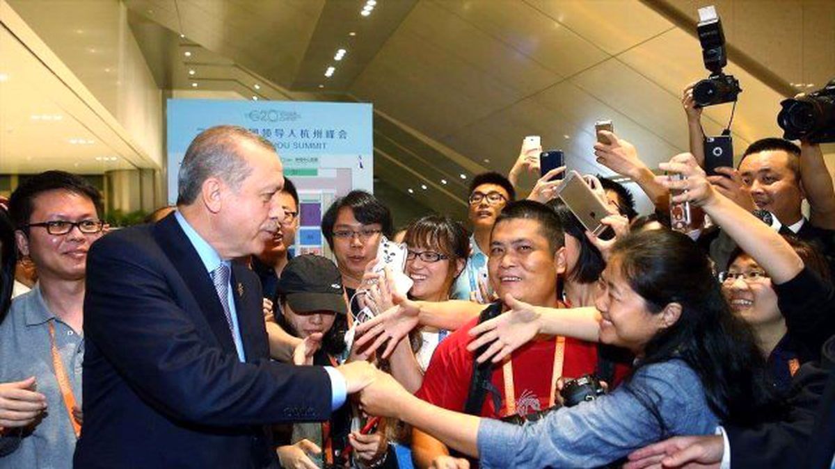 Erdoğan'ı Görüntülemek İsteyen Çin Vatandaşları Birbirini Ezdi