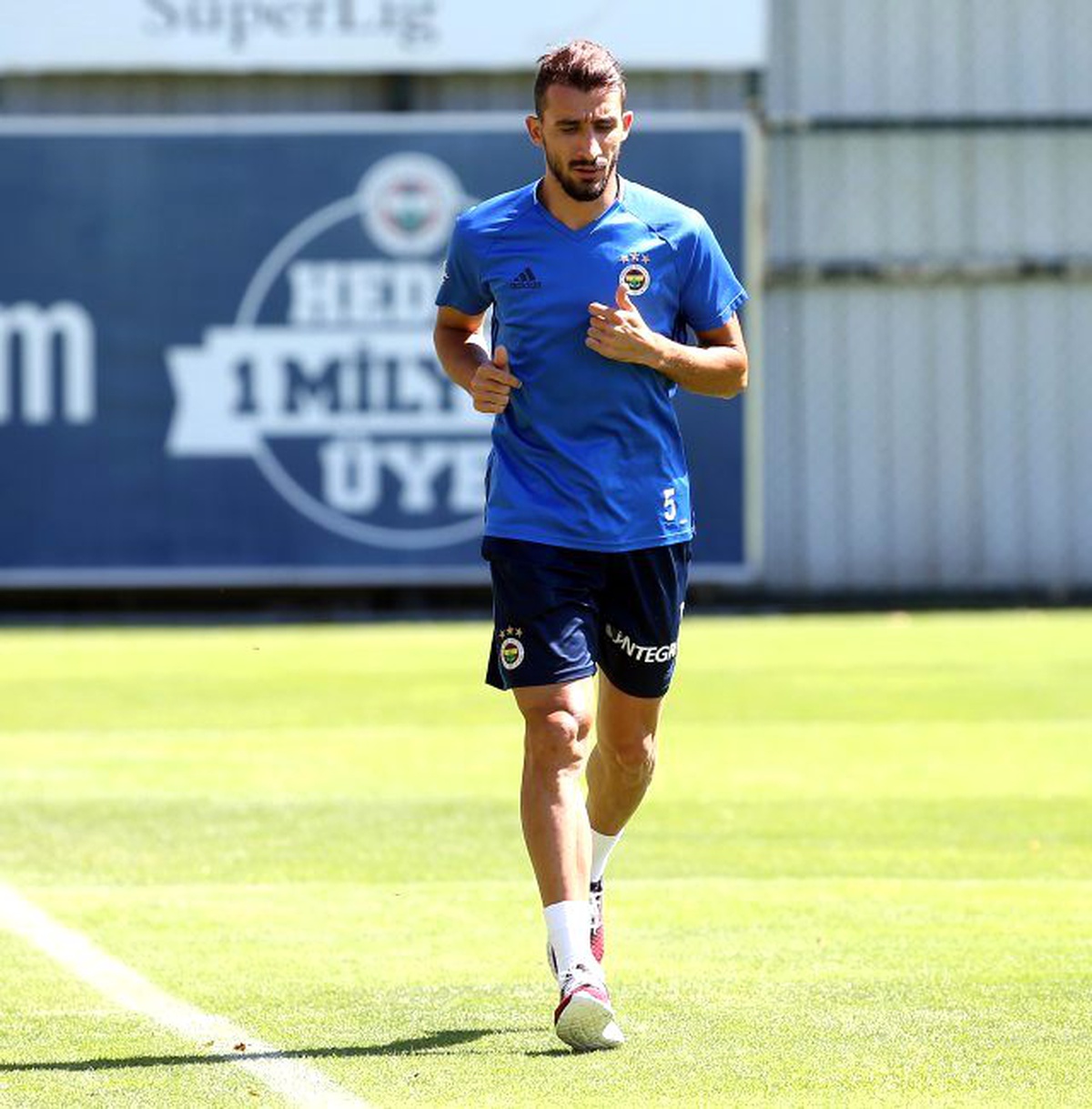 Fenerbahçe\'de Hazırlıklar Milli Futbolculardan Yoksun Sürüyor