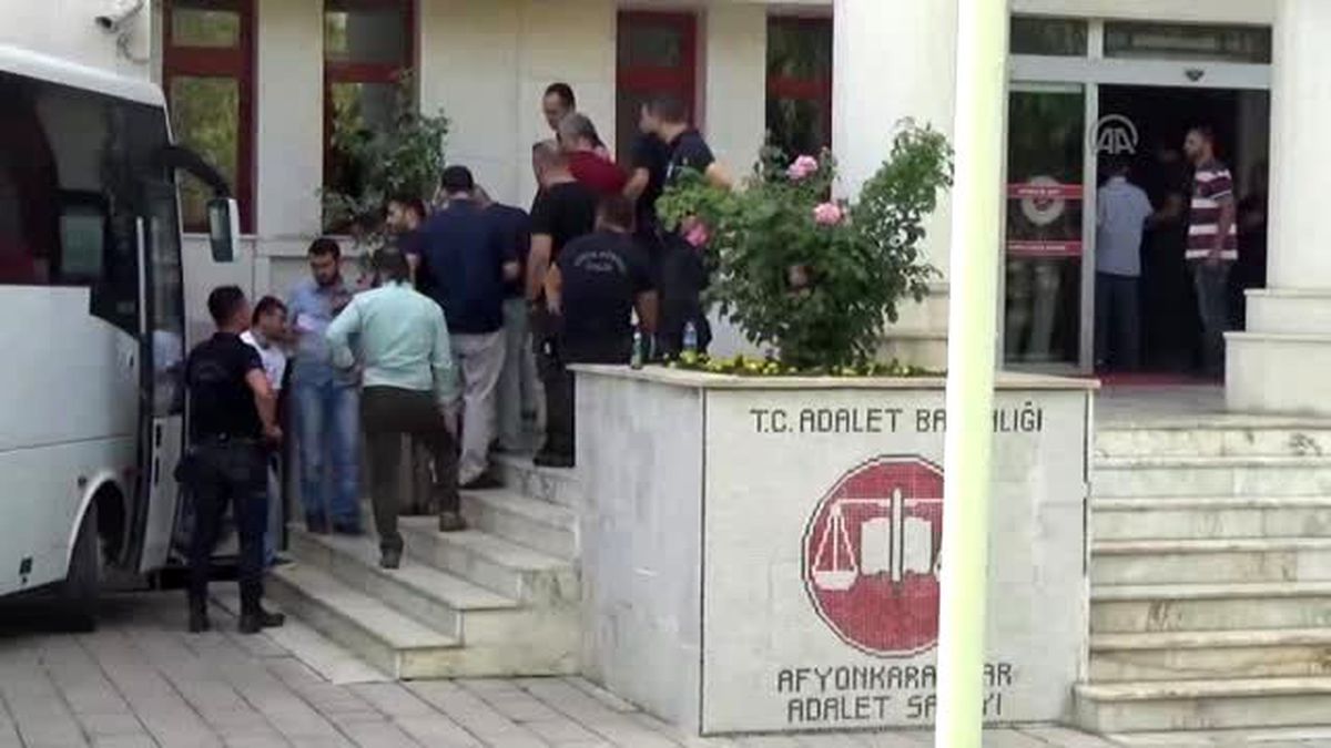 Afyonkarahisar\'da 433 Öğretmen Meslekten Atıldı