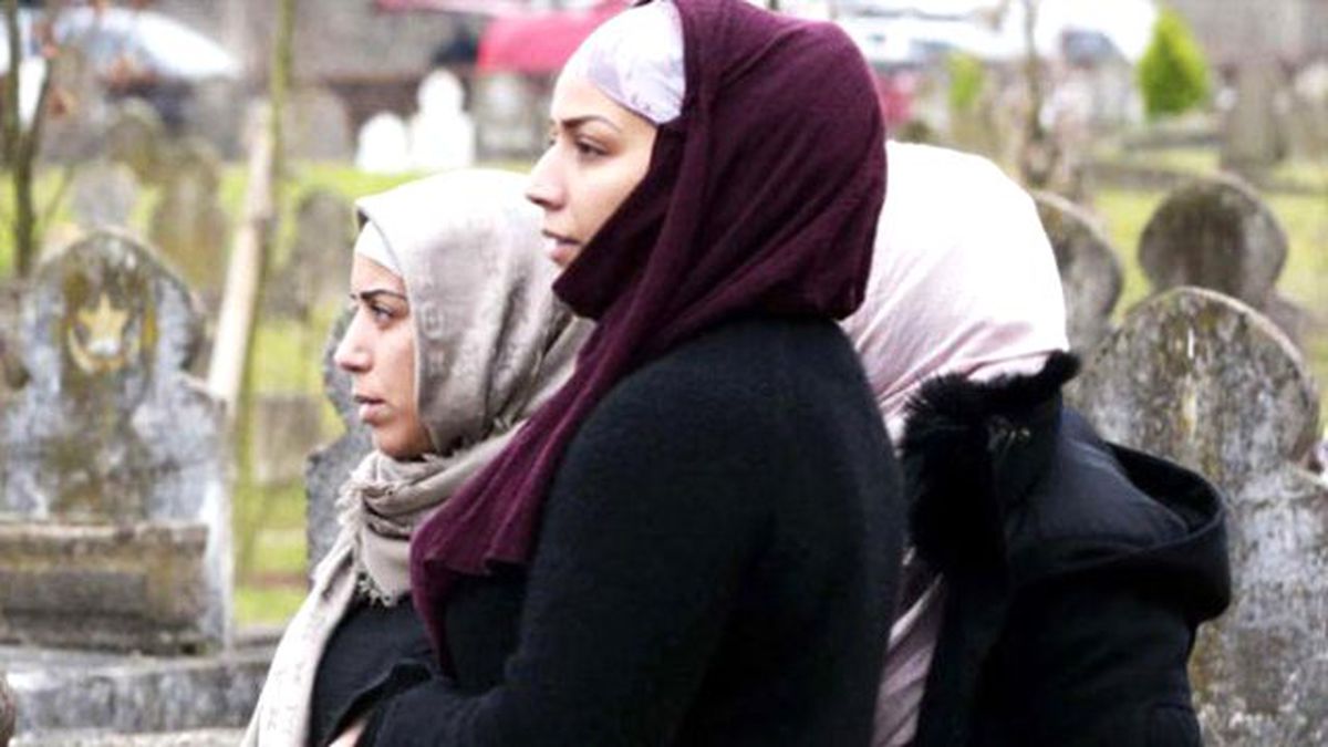 Fransa\'da Başörtülü Velileri Okula Sokmadılar