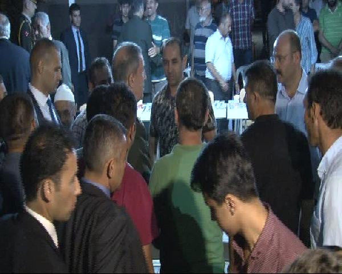 Genelkurmay Başkanı Akar, Şehit Evlerini Ziyaret Etti