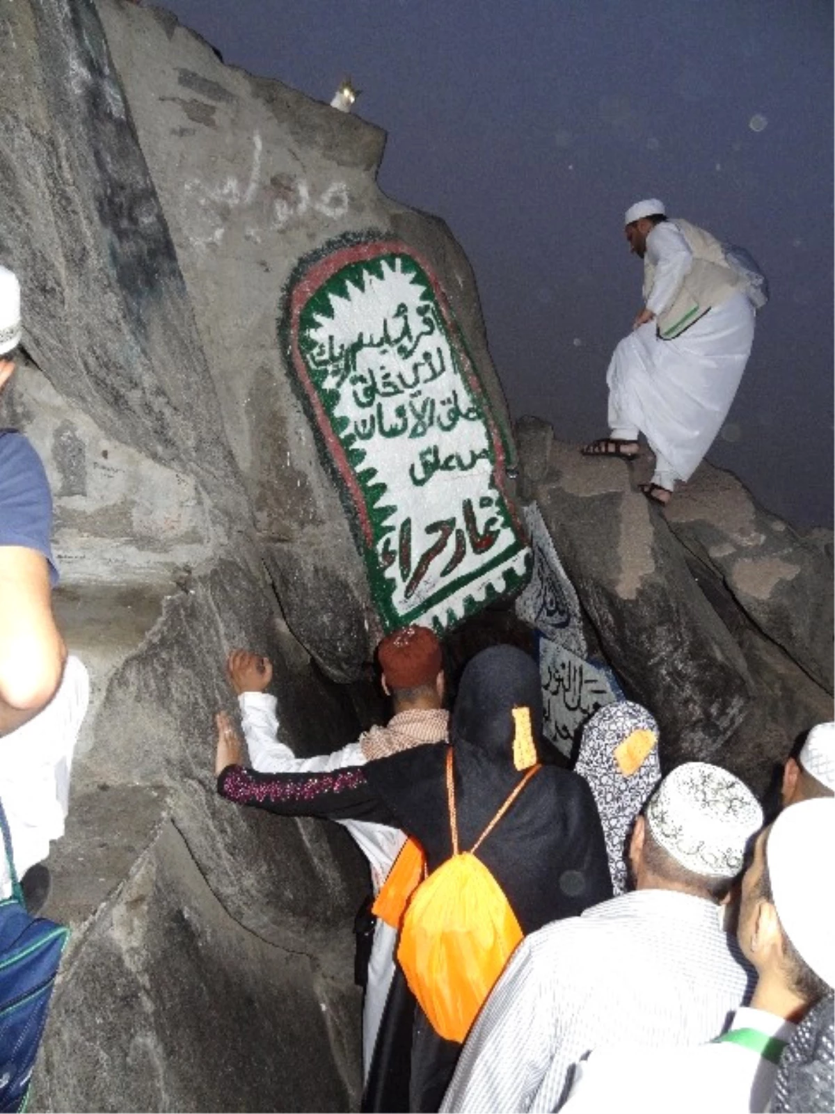 Hacı Adayları, Kuran-ı Kerim\'in İndiği Hira Mağarası\'nı Ziyaret Ediyor