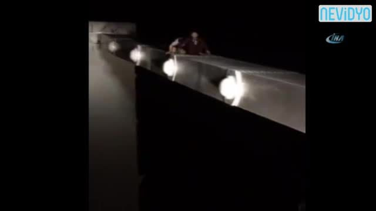 İntihar İçin Çıktığı Direkten Kazara Düşerek Öldü