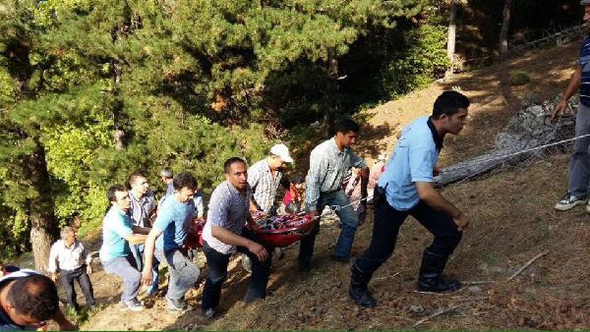 Kadın Çoban Uçurumdan Düşerek Öldü