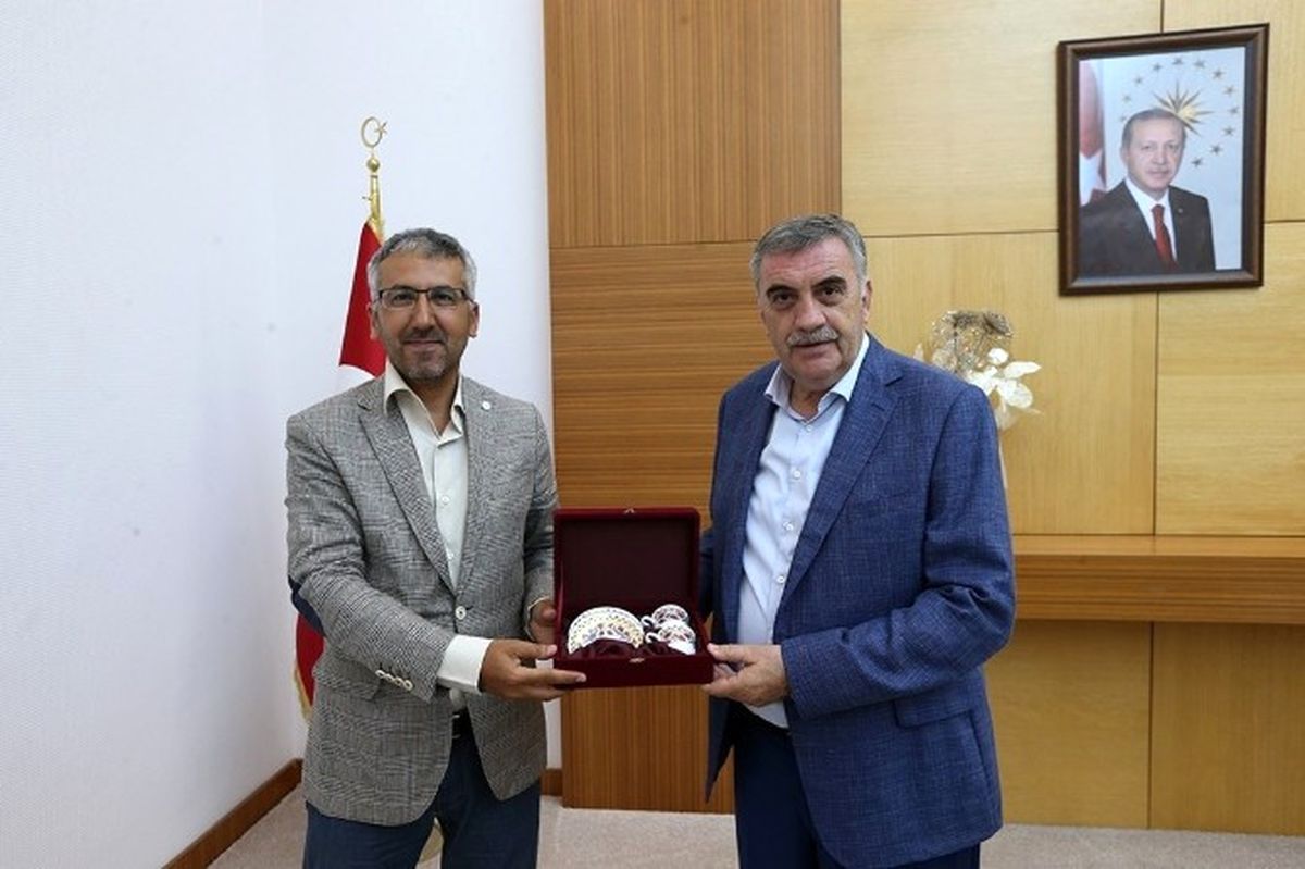 Kızılay Sakara Şube Başkanından Başkan Toçoğlu\'na Ziyaret
