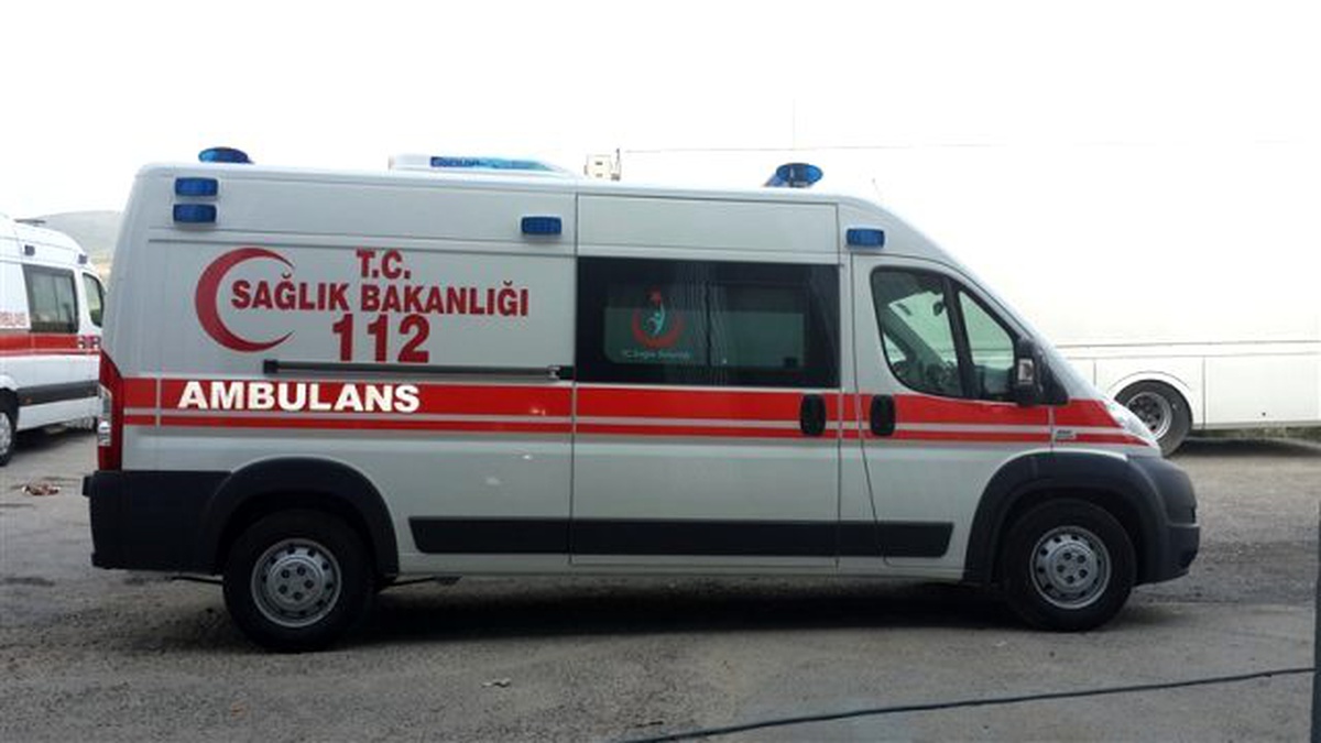 Koluna Saplanan Demirle Hastaneye Getirildi