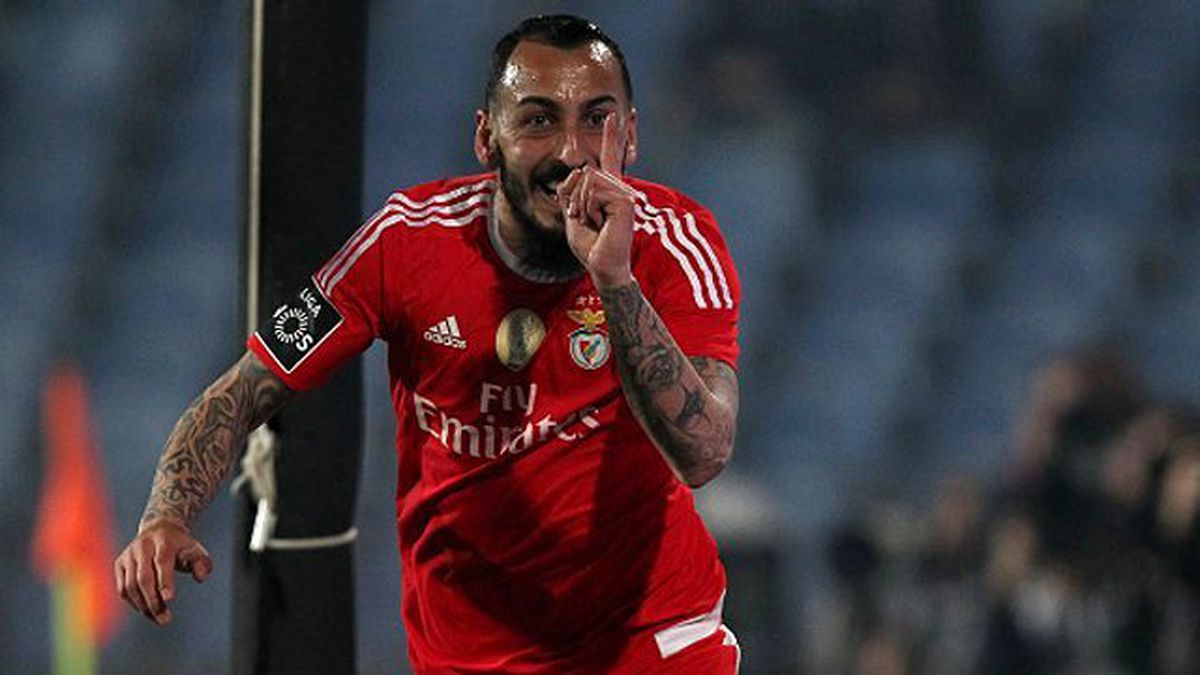 Kostas Mitroglou, Cebelitarık Karşısında Muazzam Bir Gol Attı