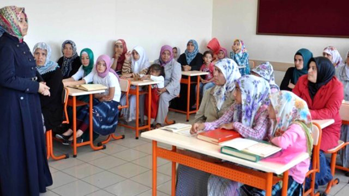 Kuran Kurslarına Öğretici Alınıyor