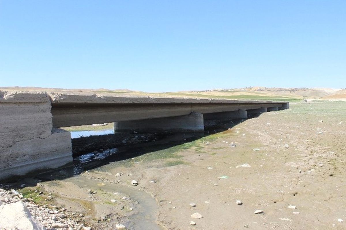 Kuruyan Barajdaki Eski Köprü Ortaya Çıktı