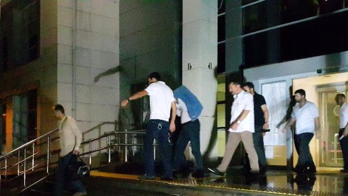 Fetö Soruşturmasında Gözaltına Alınan 34 Polis Adliyede (2)