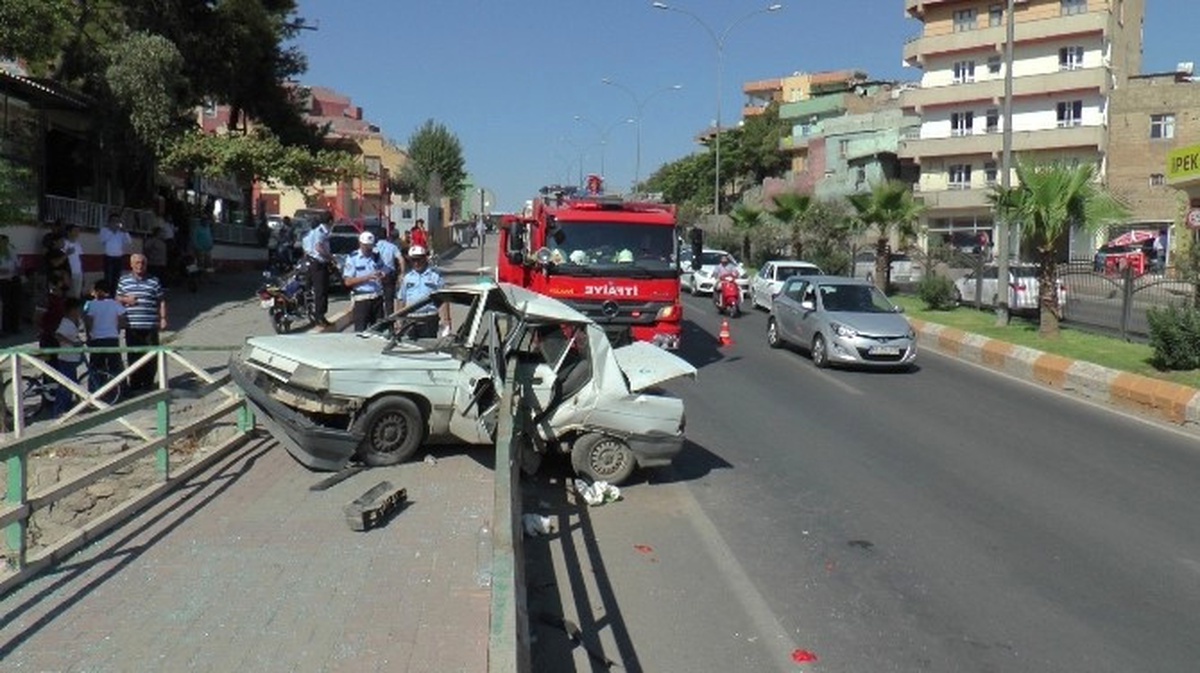Otomobilin Çarptığı Çocuk Köprüden Düştü