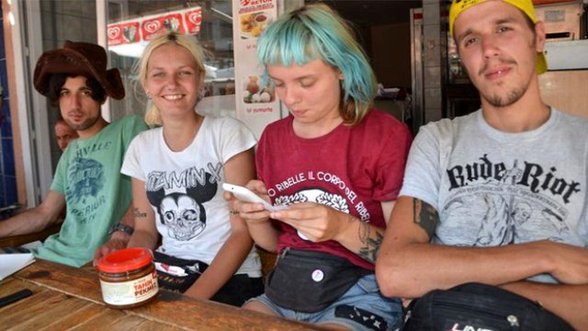 Rus Öğrenciler Otostopla Türkiye Turuna Çıktı!