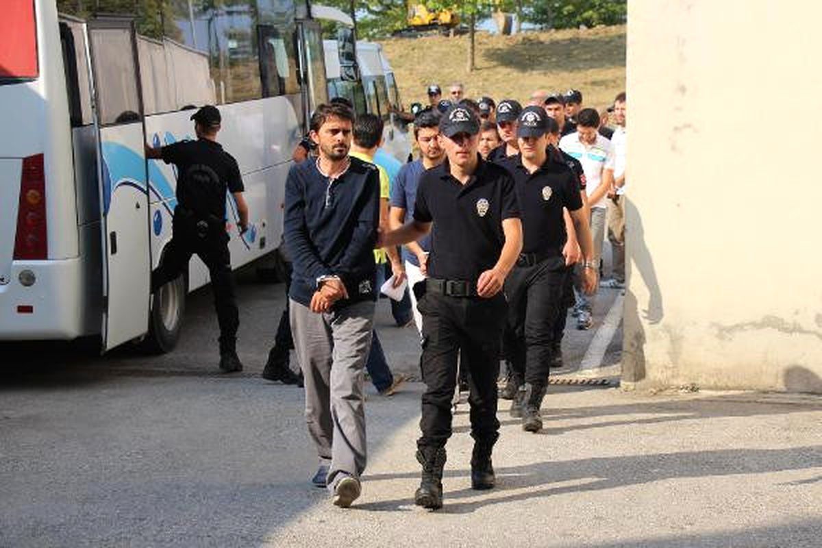 Sakarya\'da 19 Öğretmene Fetö Gözaltısı