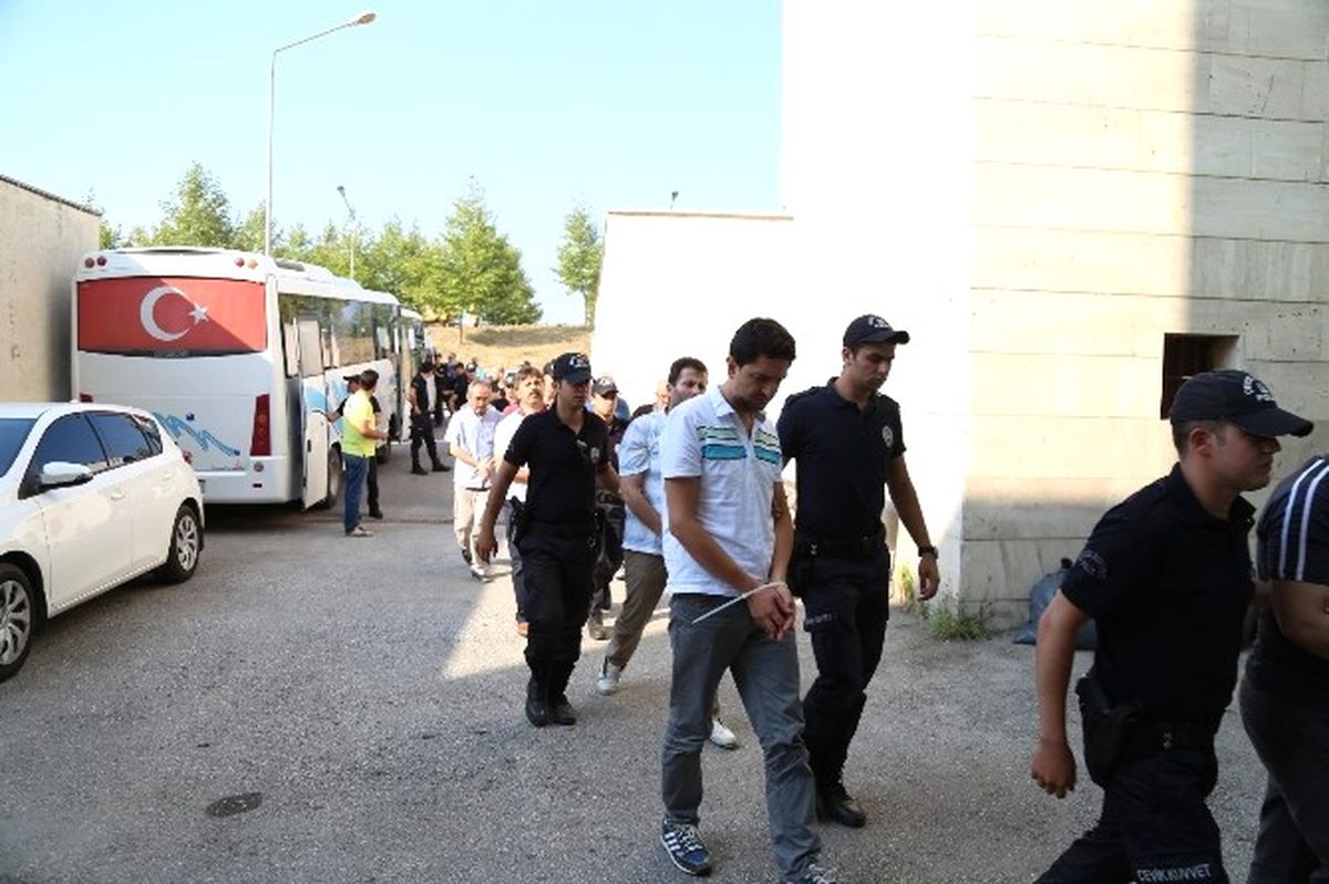Sakarya\'da Fetö Soruşturması Kapsamında 19 Öğretmen Adliyeye Sevk Edildi