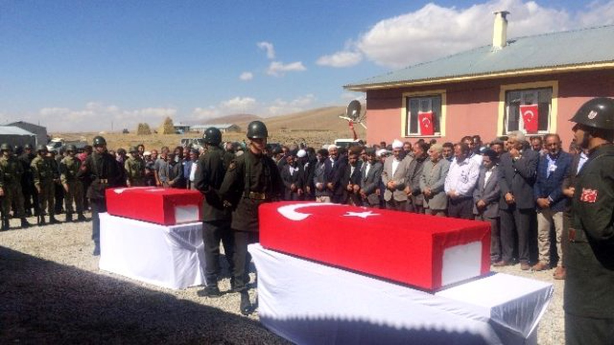 Şehit Korucular Gözyaşları Arasında Toprağa Verildi