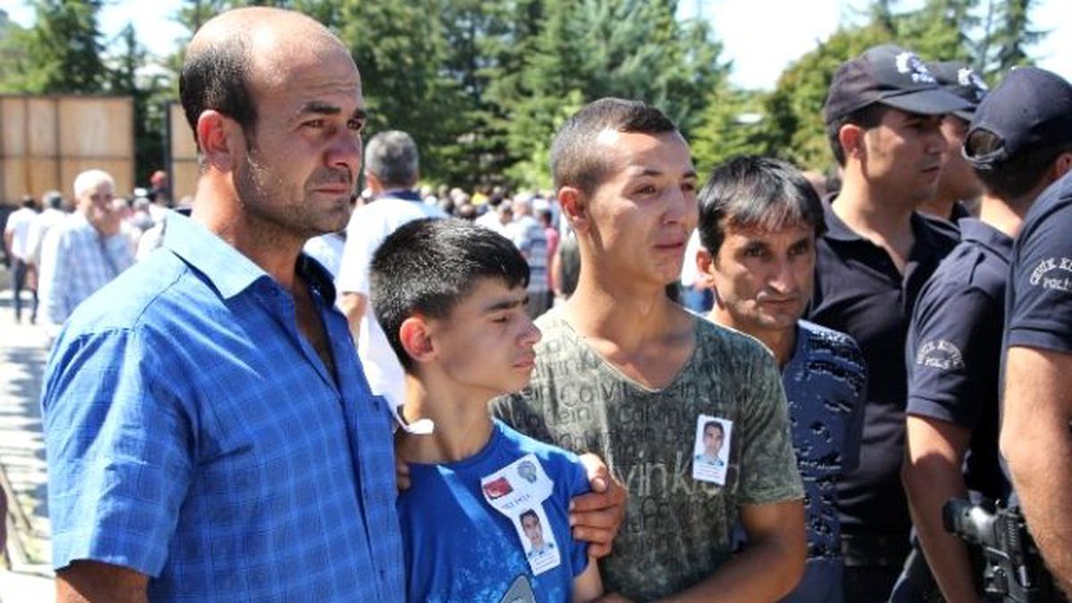Şehit Polis Gözyaşlarıyla Defnedildi