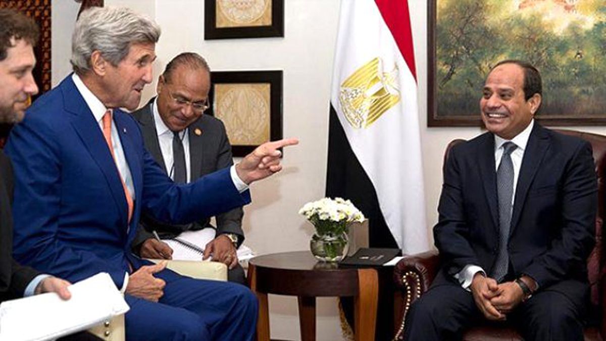 Sisi'nin Koruması Kerry'i Tanımadı, Durdurup Hesap Sordu