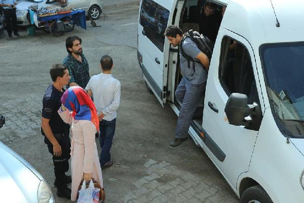 Tekirdağ\'da Cemaat Evlerinin \'Abi ve Ablalarına\' Operasyon