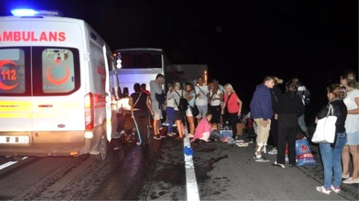 Tekirdağ\'da Tur Otobüsü Tıra Çarptı: 1 Ölü, 38 Yaralı