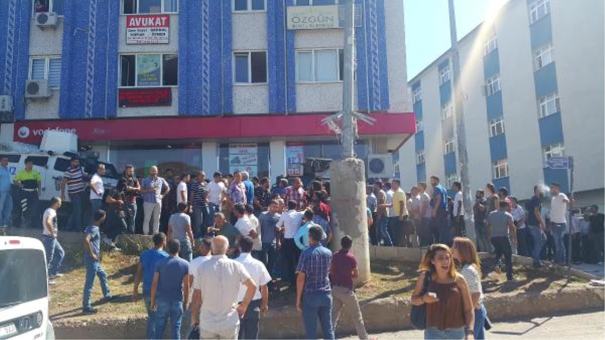 Tunceli\'de Zırhlı Polis Aracının Çarptığı Kadın Öldü, Halk Tepki Gösterdi