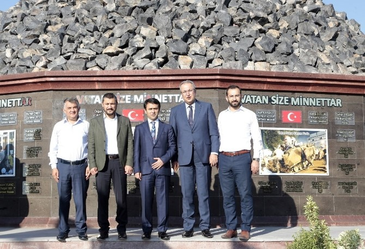Vali Aktaş ve Milletvekili Açıkgöz 15 Temmuz Vatan Şehitleri Anıtını Gezdi